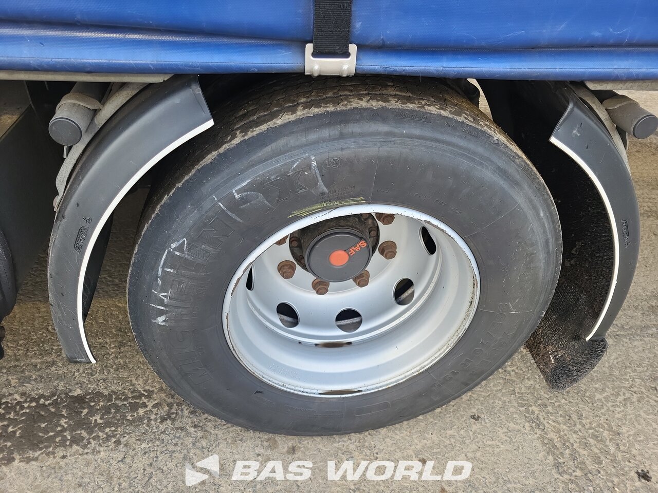 Back left : Truck and Trailer