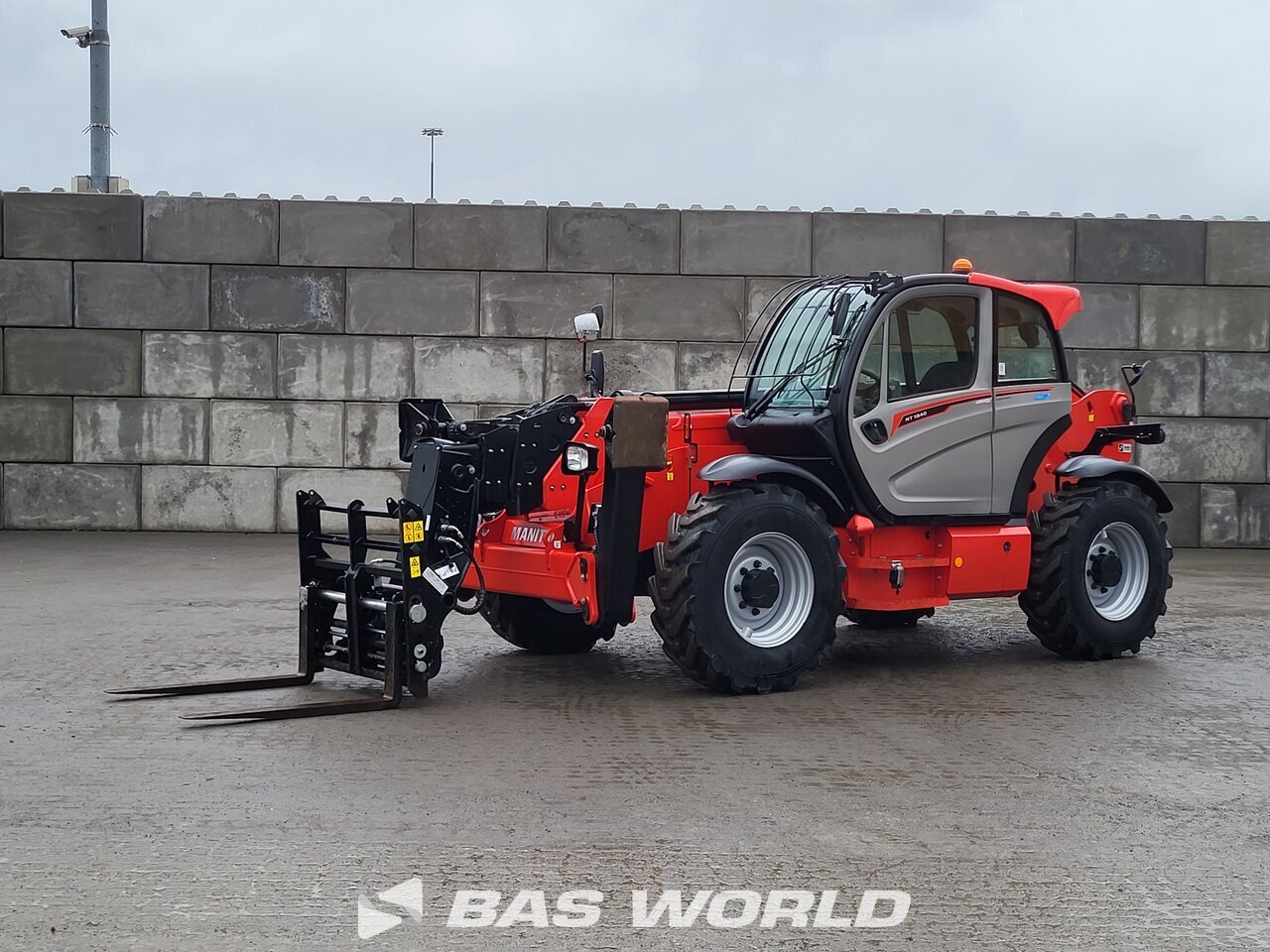Front left : Manitou MT1840 Telescopic handler