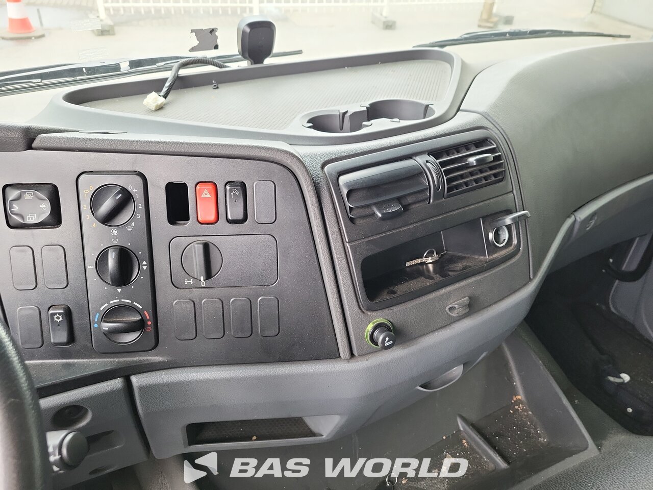 Other : Mercedes Atego 1524 Curtainside Truck