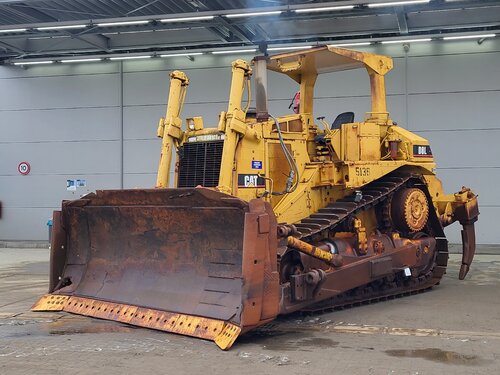 Caterpillar جرافة زاحفة