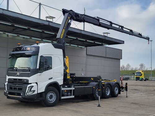 Volvo FMX 500 8X4  Kamion s kukom za podizanje tereta