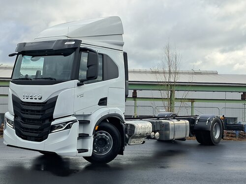 Iveco S-WAY 340 4X2 Chassis truck