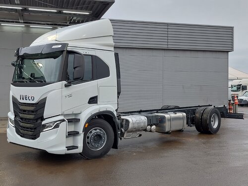 Iveco S-Way 340 4X2 Chassis truck