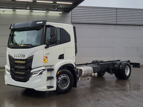 Iveco S-Way 340 4X2 Camion con telaio