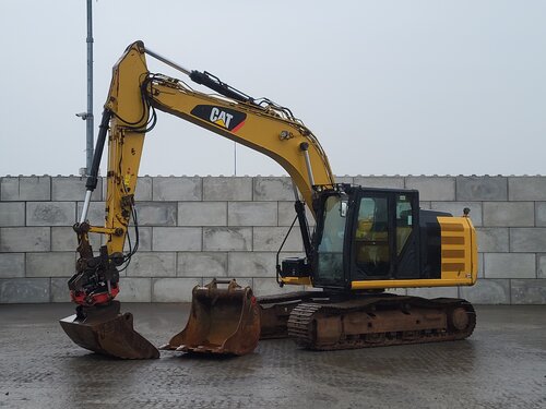 Caterpillar 318 E L حفارة مجنزرة