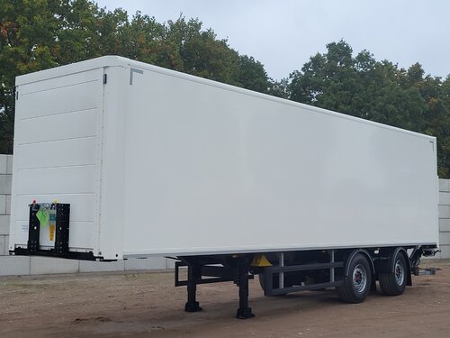 System Trailers LPRS18 Lukket sættevogn