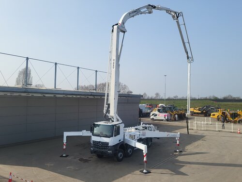 Mercedes Arocs 3746 8X4 CIFA бетононасос