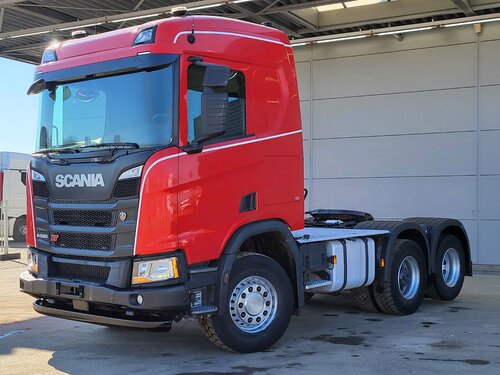  R500 6X2 Vetopöytäauto