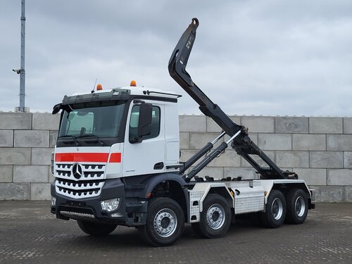 Mercedes Arocs 3248 8X4 Hiab Lastbil med kroklyft