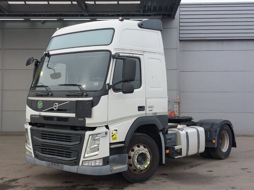 Volvo FM 450 4X2 Vetopöytäauto