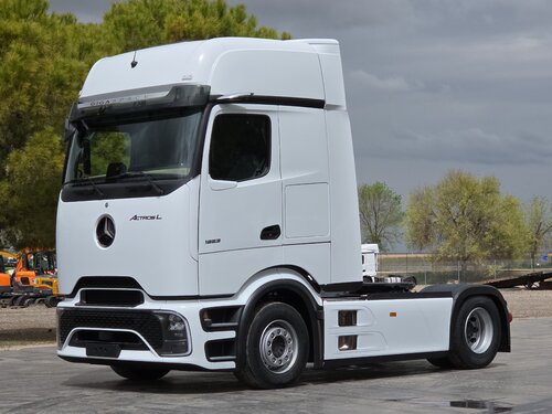 Mercedes Actros 1853 4X2 Vetopöytäauto