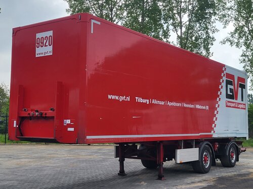 Jumbo T0180 Semiremorcă închisă
