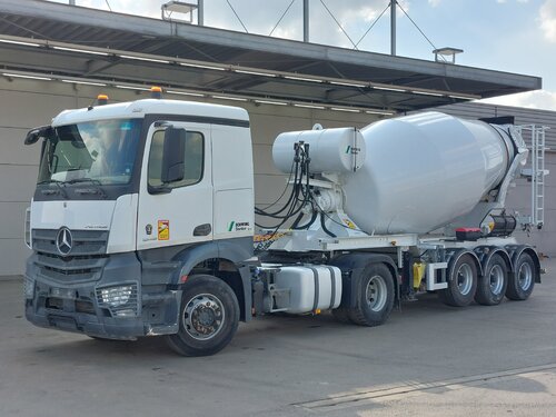 Tractor Unit and Semi Trailer