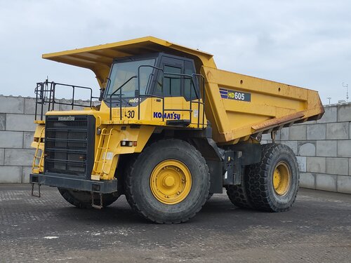 Komatsu HD605 -7E0 شاحنة قلابة صلبة