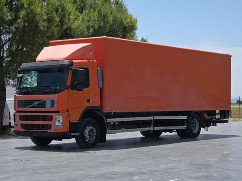 Volvo FM 300 4X2 KARHOF Bakwagen