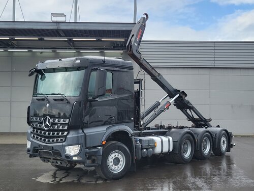 Mercedes Arocs 3253 8X4 Hiab camion à bras