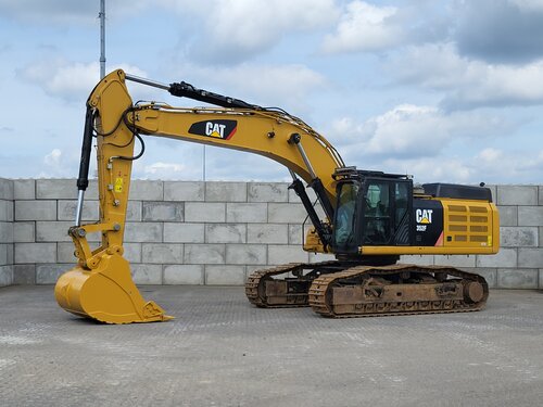 Caterpillar 352 F حفارة مجنزرة