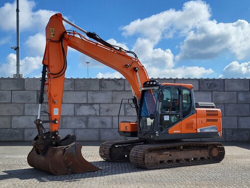 Doosan DX140 LC-5 حفارة مجنزرة